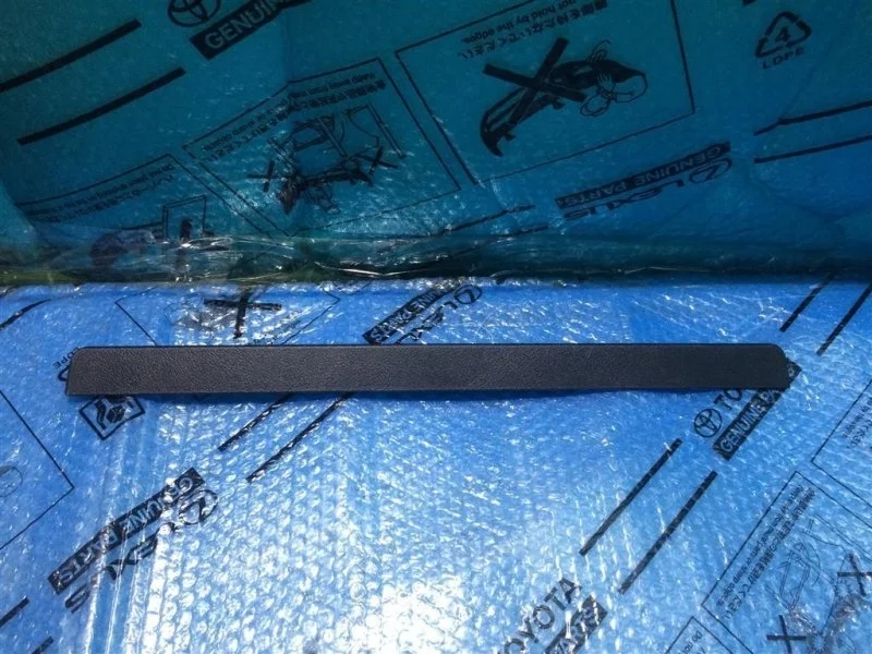 Накладка порога (внутренняя) Toyota Land Cruiser 200 6791160030C0