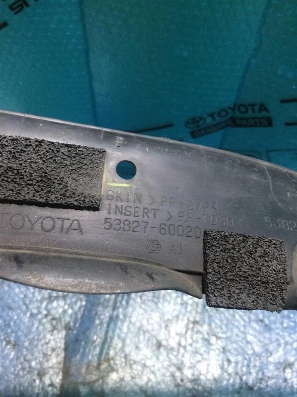 Пыльник крыла правый Lexus LX570 2017 5382760020 5.7