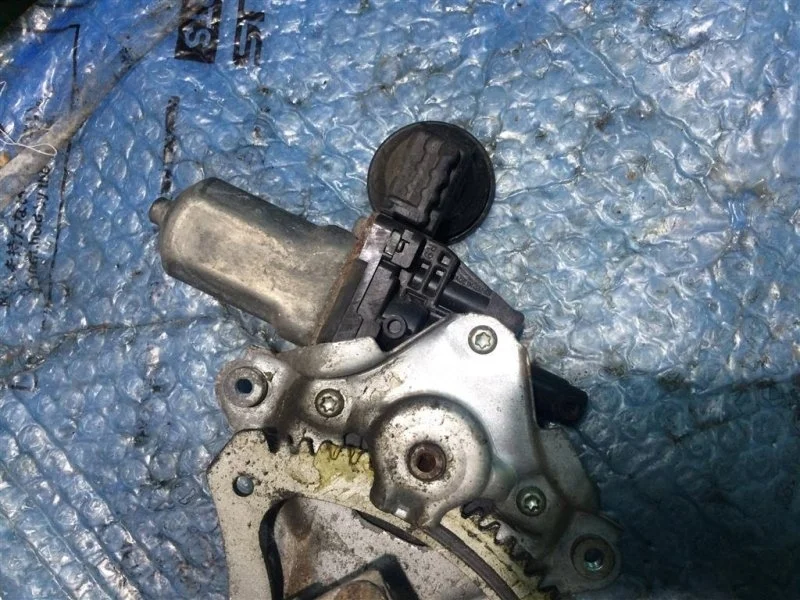 Моторчик стеклоподъемника передний правый TOYOTA Camry V40 2006-2011 2008 8571035180 3