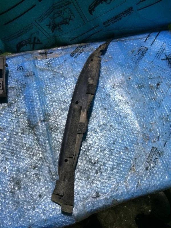 Пыльник крыла правый TOYOTA LAND CRUISER 200 5382760020