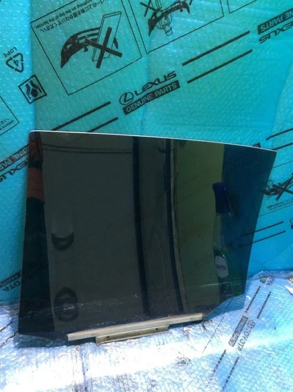 Стекло двери задней правой Lexus RX-300/330/350/400h 2003-2009 6810348130