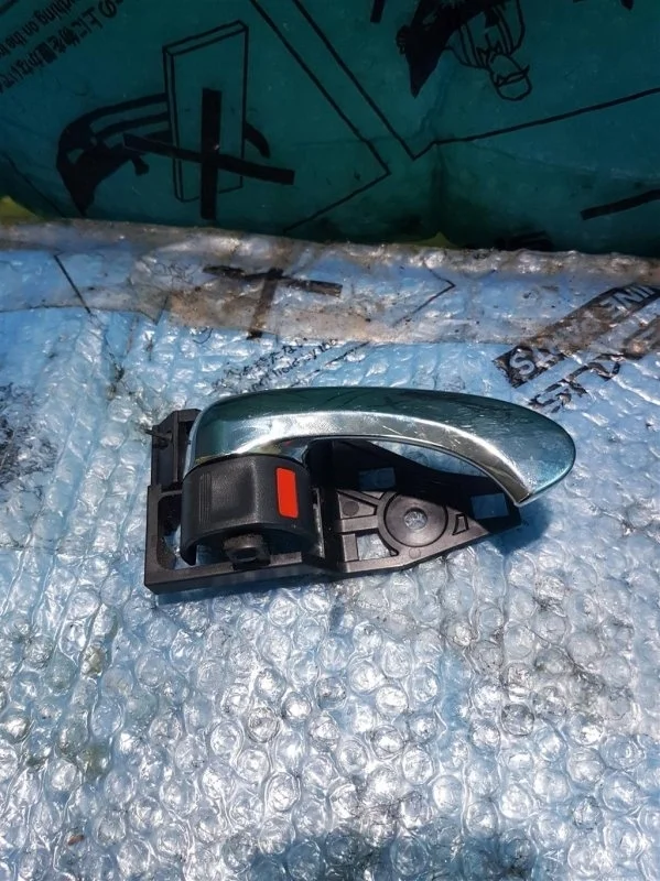 Ручка двери передней внутренняя правая Toyota Rav 4 2006-2013 6920533090B0