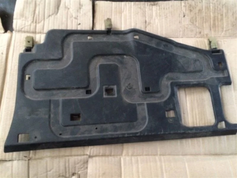 Накладка торпедо под бардачок нижняя Lexus Lx570 5560760110