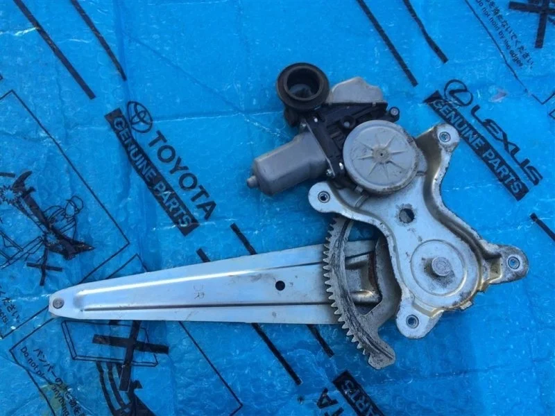 Стеклоподъемник электр. задний правый Toyota Land Cruiser 200 2012 6980335080 4