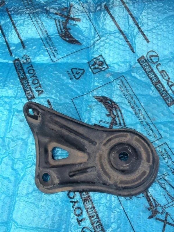 Кронштейн передней балки Lexus ES 200 2015> 2018 5102433070 2.0