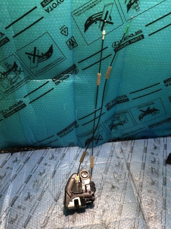 Замок двери задней левой TOYOTA Camry V40 2006-2011 6906006100