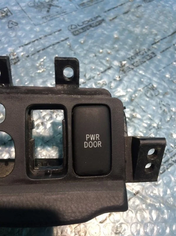 Кнопка многофункциональная Lexus RX-300/330/350/400h 2003-2009 8493028040