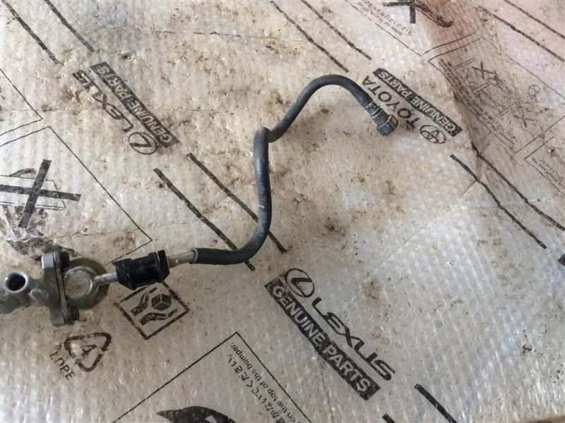 Регулятор давления топлива TOYOTA Camry V40 2006-2011 2327028051