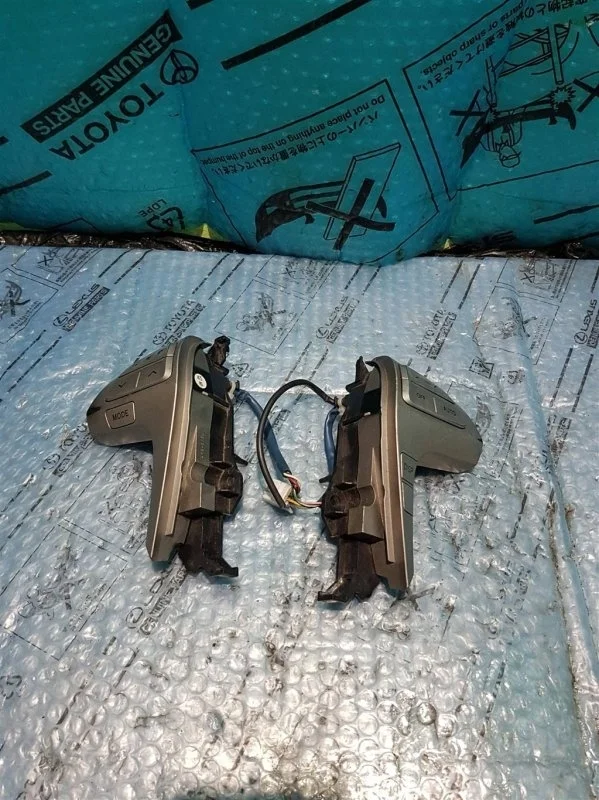 Блок кнопок руля TOYOTA Camry V40 2006-2011 8425033010