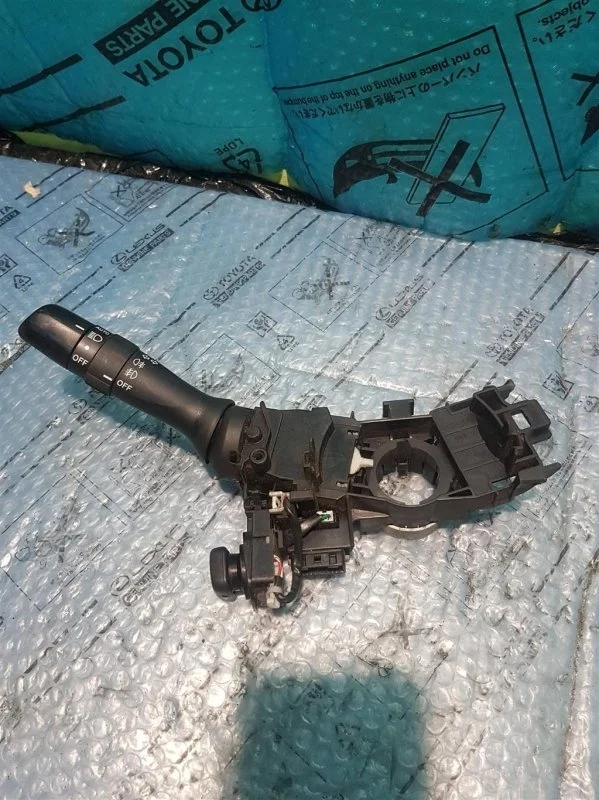 Переключатель поворотов подрулевой Lexus GS 300/400/430 2005-2011 8414030310