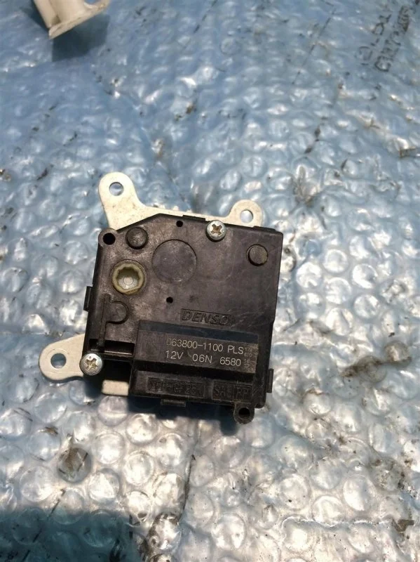 Моторчик заслонки отопителя TOYOTA Camry V40 2006-2011 0638001100