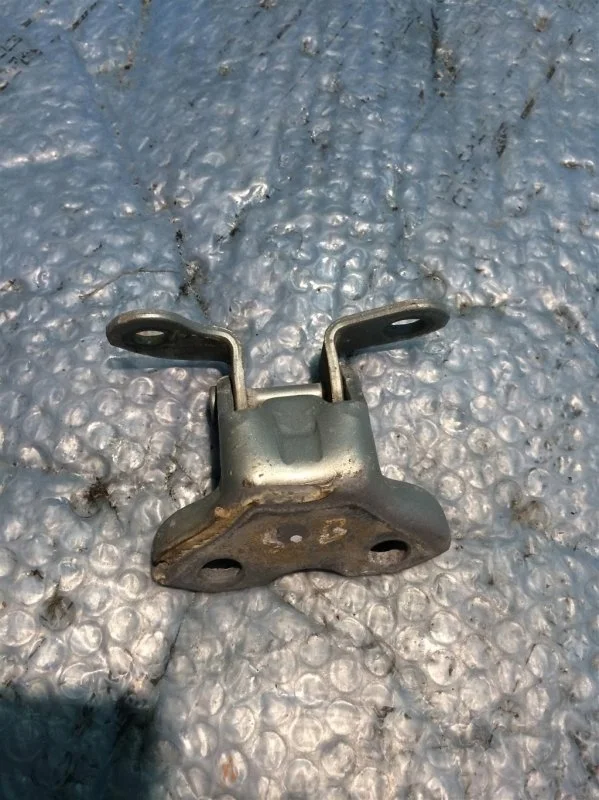 Петля двери задней правой верхняя Lexus RX-300/330/350/400h 2003-2009 6875035040