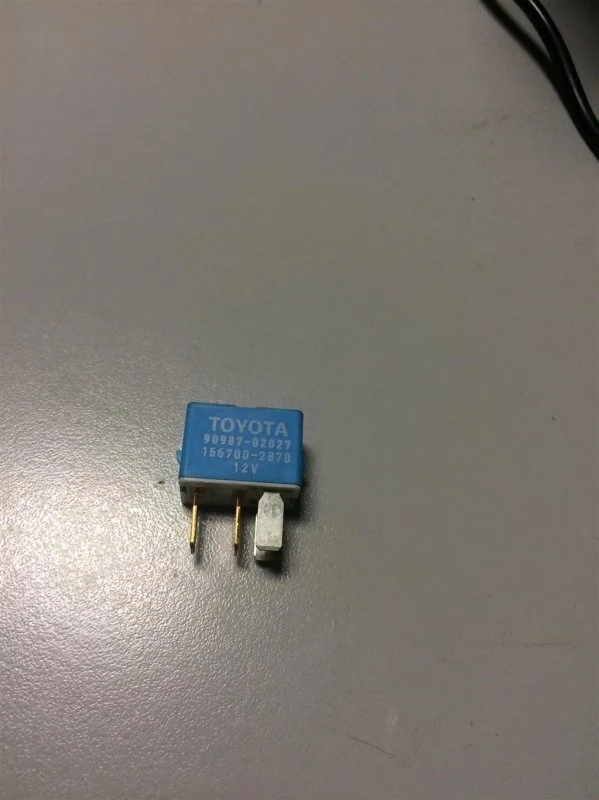 Реле Toyota Land Cruiser 200 9098702027