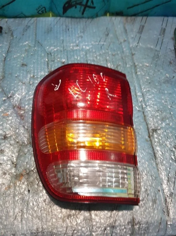 Фонарь задний наружный правый TOYOTA Land Cruiser (100) 1998-2007 8155060680