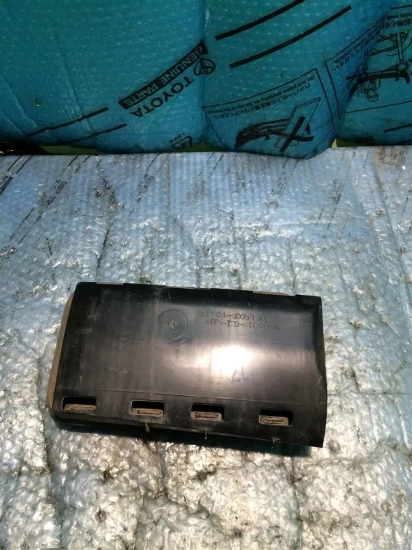 Клапан воздушный Toyota Land Cruiser 200 2019 6290460050, задний левый