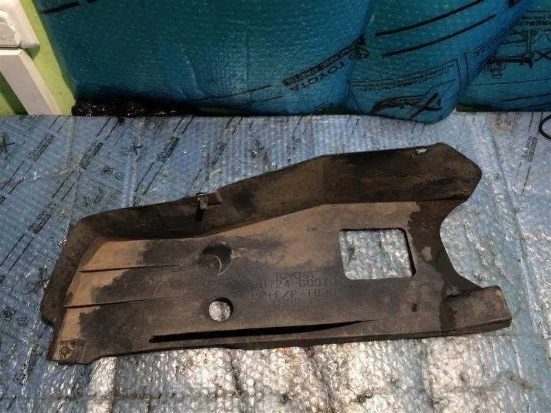 Пыльник заднего бампера левый TOYOTA LAND CRUISER 200 2019 5872460070