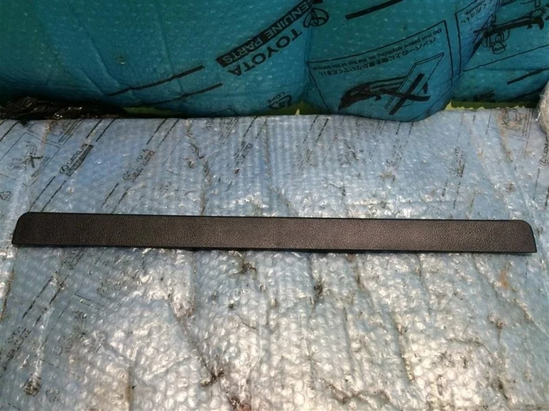Накладка порога (внутренняя) Toyota Land Cruiser 200 2019 6791160030C0