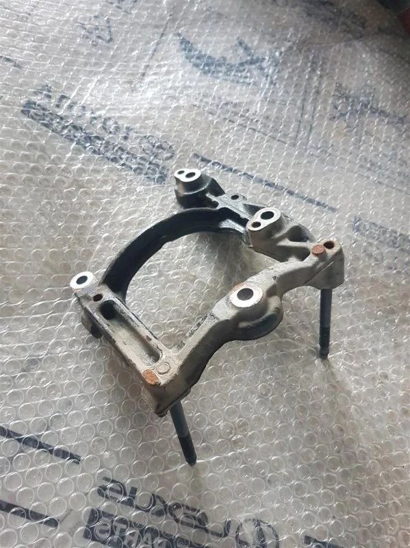 Кронштейн кондиционера TOYOTA Camry V70 2018> 2019 1250236010 2