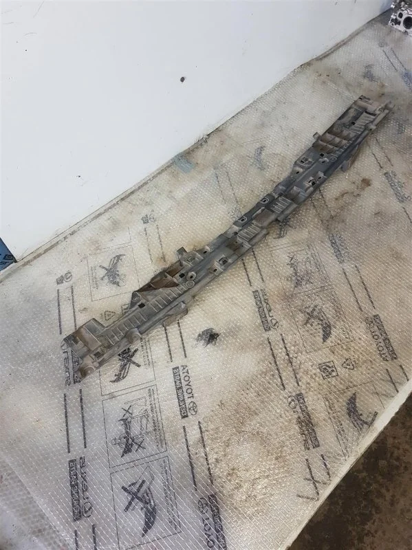 Наполнитель заднего бампера TOYOTA LAND CRUISER 200 2019 5261560080