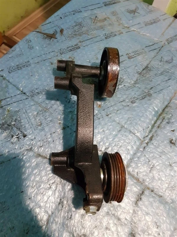 Натяжитель ремня Lexus Lx450D 8842060340