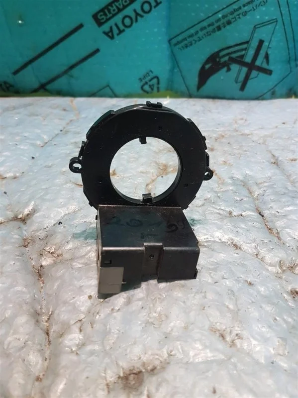 Датчик угла поворота рулевого колеса Toyota Land Cruiser 200 8924552030