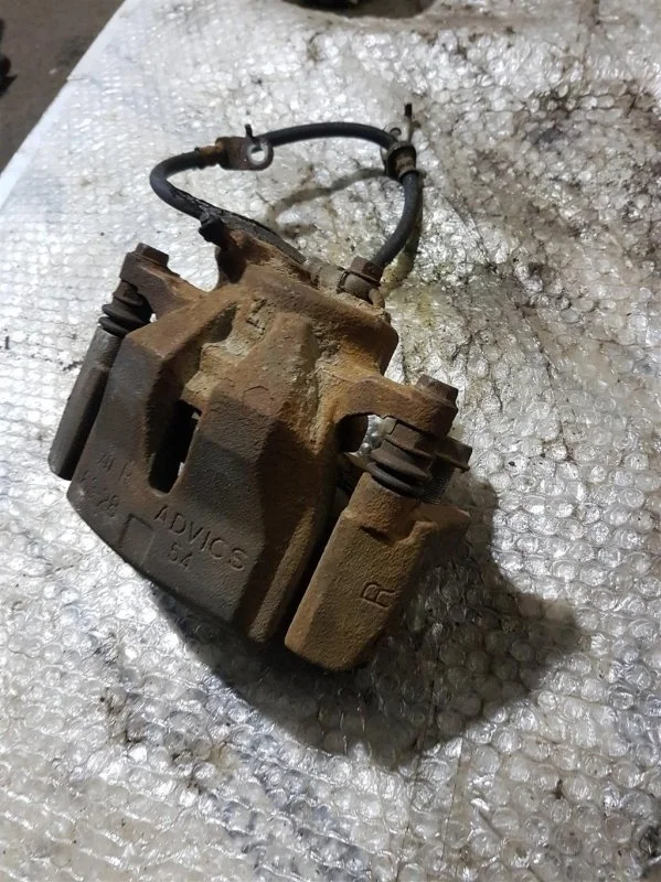 Суппорт тормозной Toyota Rav 4 2013> 2015 4773042091 2, передний правый