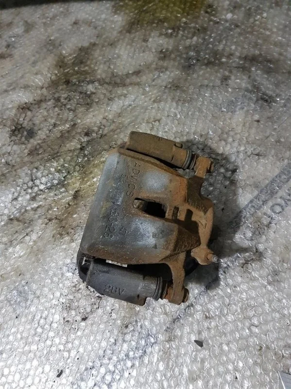 Суппорт тормозной Toyota Rav 4 2013> 2015 4775042091 2, передний левый