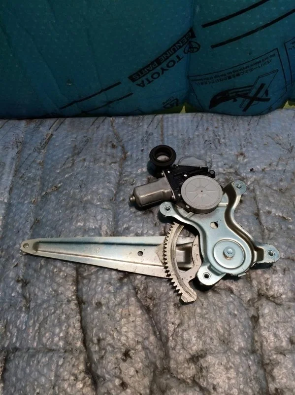 Стеклоподъемник электр. задний правый Toyota Land Cruiser 200 2014 6980335080 4