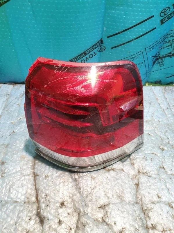 Фонарь задний наружный правый TOYOTA LAND CRUISER 200 2019 8155160B80