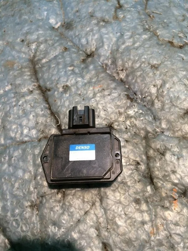 Резистор отопителя Toyota Land Cruiser 200 8716528020