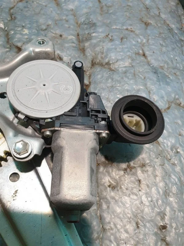 Моторчик стеклоподъемника задний левый TOYOTA RAV 4 2013> 2015 8571035180 2