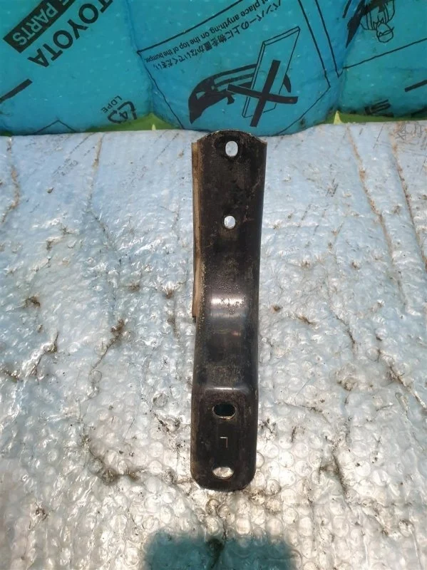Кронштейн подножки TOYOTA LAND CRUISER 200 5179760120