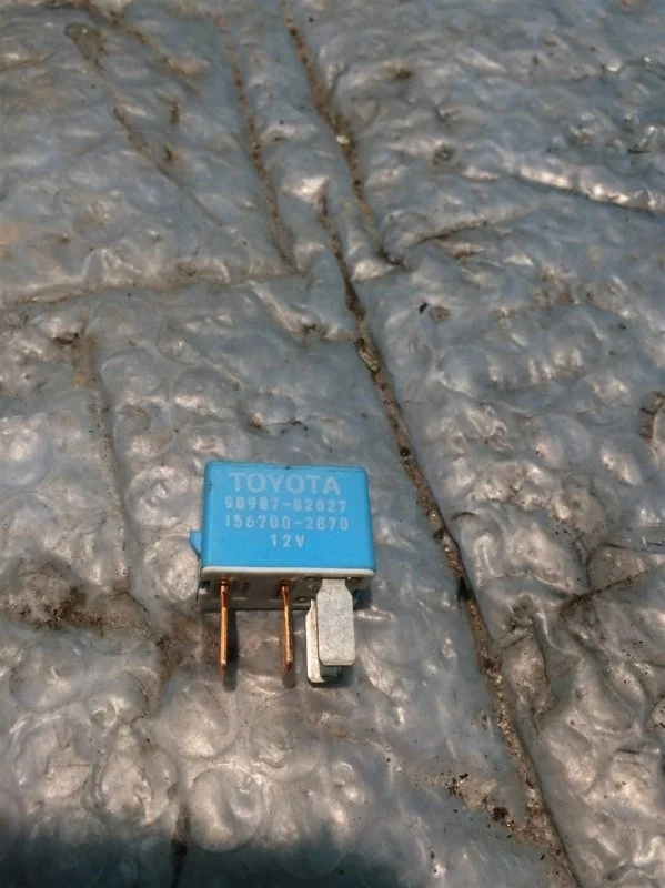 Реле Toyota Land Cruiser 200 9098702027