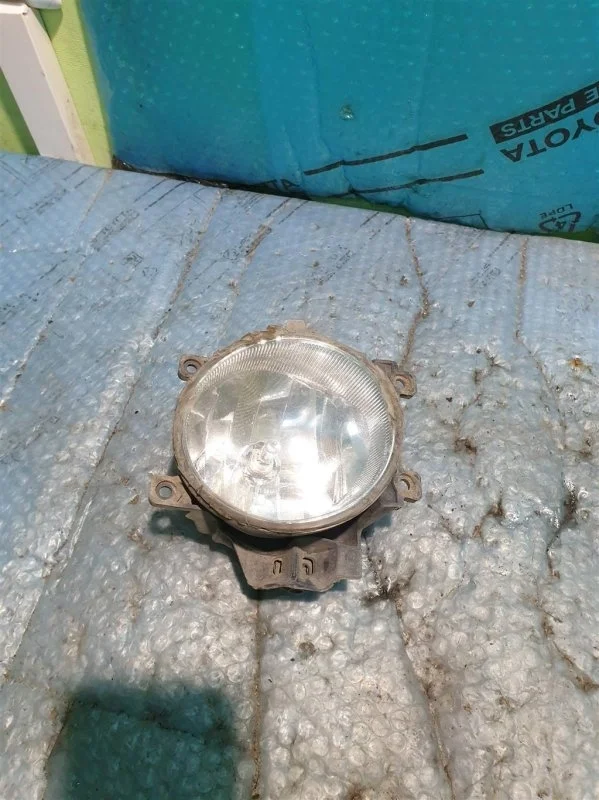 Фара противотуманная правая TOYOTA LAND CRUISER 200 8121060180