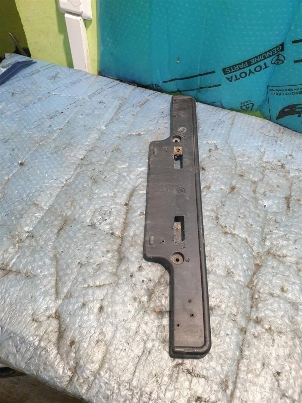 Площадка номерного знака TOYOTA LAND CRUISER 200 5211460050