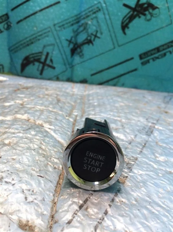 Кнопка запуска двигателя TOYOTA Camry V70 2018> 2020 8961142012 2