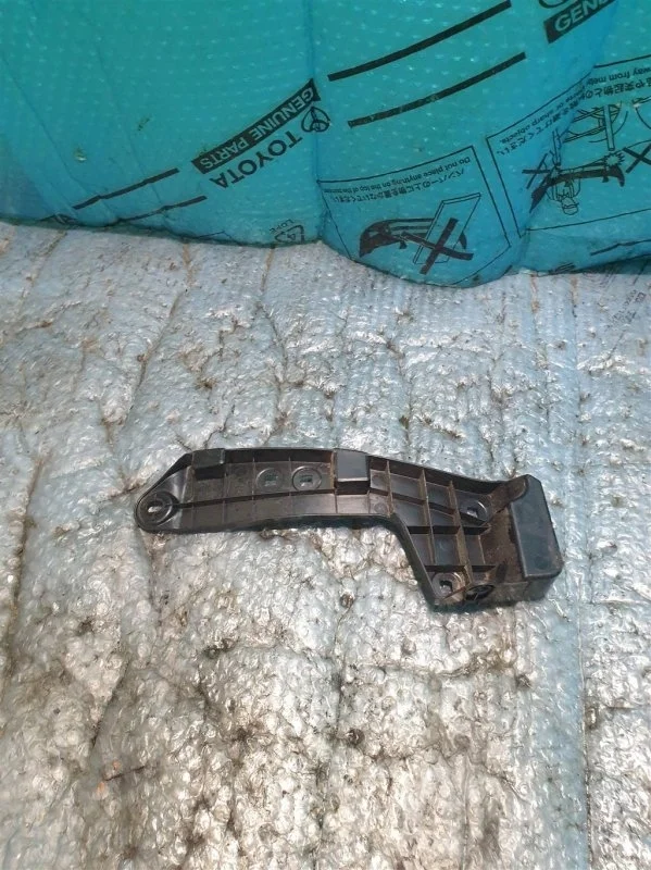 Кронштейн заднего бампера правый TOYOTA Camry V70 2018> 2020 5259106010 2