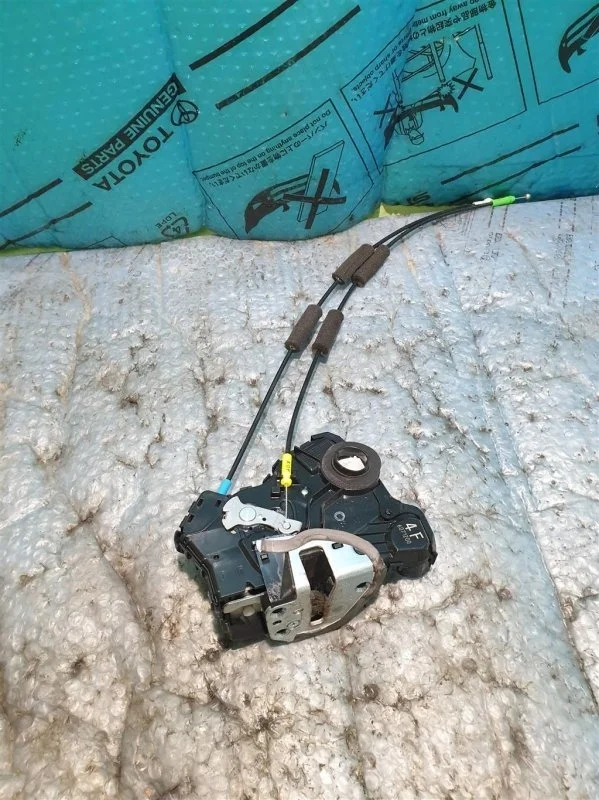 Замок двери передней правой TOYOTA Camry V55 2014-2018 2017 6903042221 2