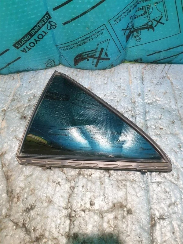 Стекло двери задней левой (форточка) TOYOTA Camry V55 2014-2018 2017 6812406200 2