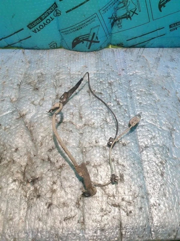 Датчик ABS передний правый TOYOTA Camry V55 2014-2018 2017 8954233120 2