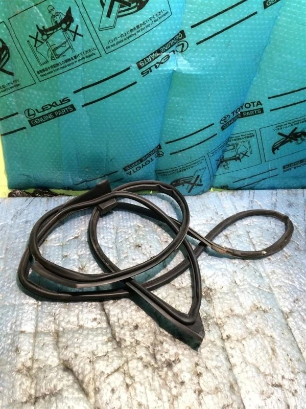 Уплотнитель двери TOYOTA LAND CRUISER 200 2015 6786260150 4, передний левый