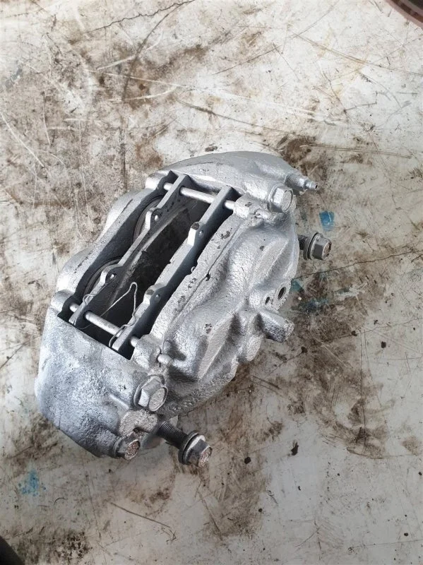 Суппорт тормозной Toyota Land Cruiser 200 4775060280, передний левый