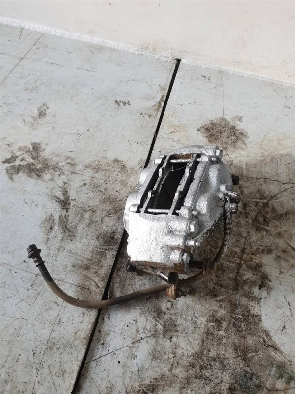 Суппорт тормозной Toyota Land Cruiser 200 4773060280, передний правый