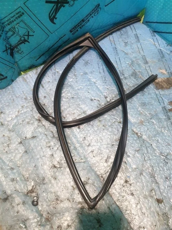 Уплотнитель стекла двери TOYOTA LAND CRUISER 200 2015 6815260050 4, задний левый