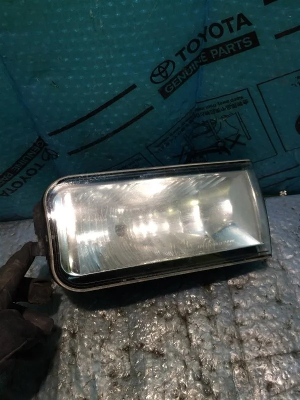 Фара противотуманная левая TOYOTA LAND CRUISER 200 8122160141