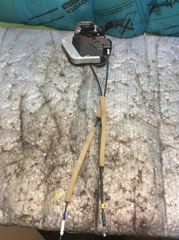 Замок двери задней левой TOYOTA LAND CRUISER 200 2013 6906060110 4