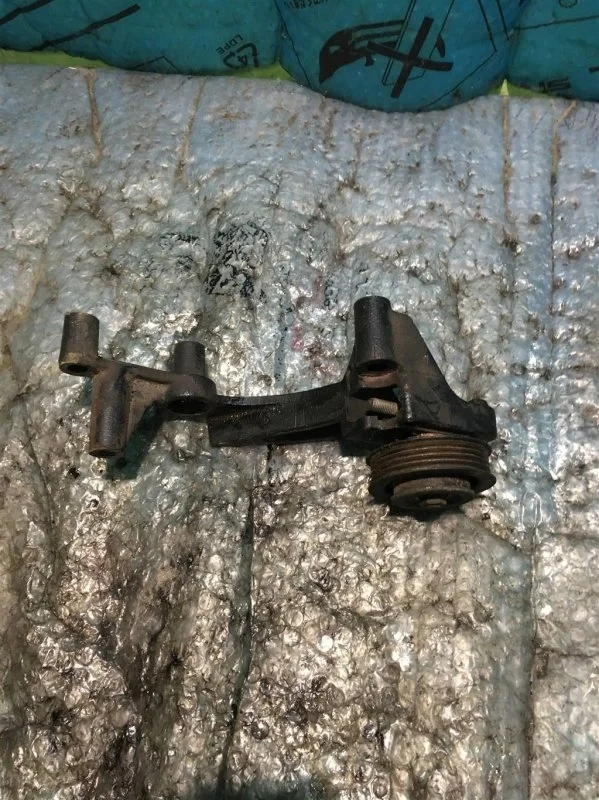 Натяжитель ремня Toyota Land Cruiser 200 2015 8842060340 4