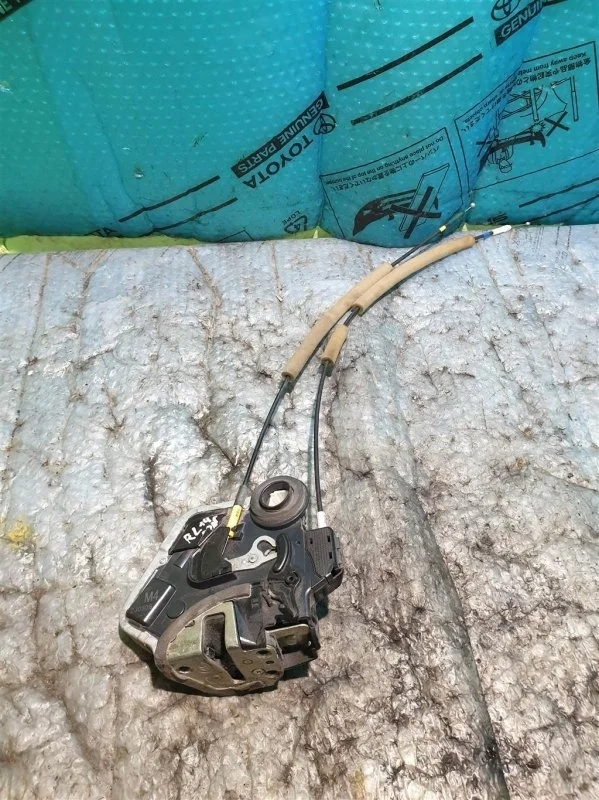 Замок двери задней левой TOYOTA LAND CRUISER 200 6906060110