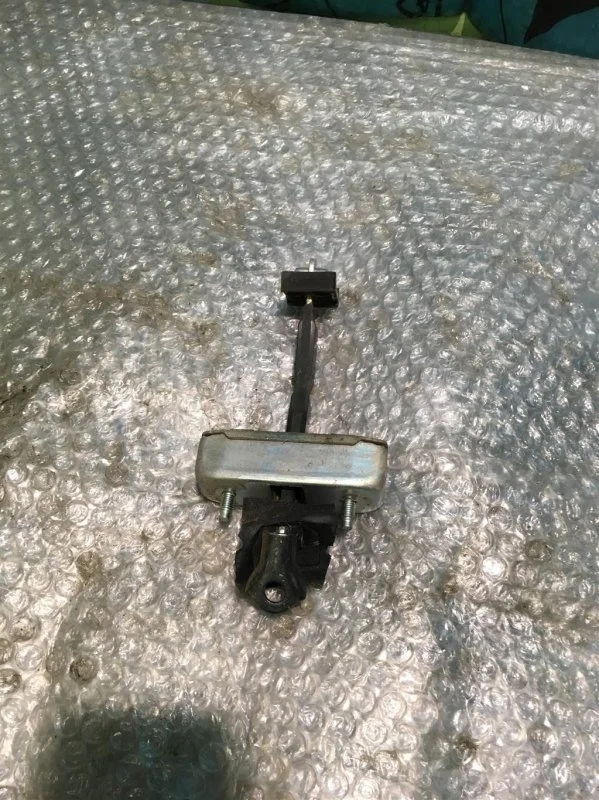 Ограничитель двери задней левой TOYOTA Land Cruiser (120)-Prado 2002-2009 2005 6864060090 3