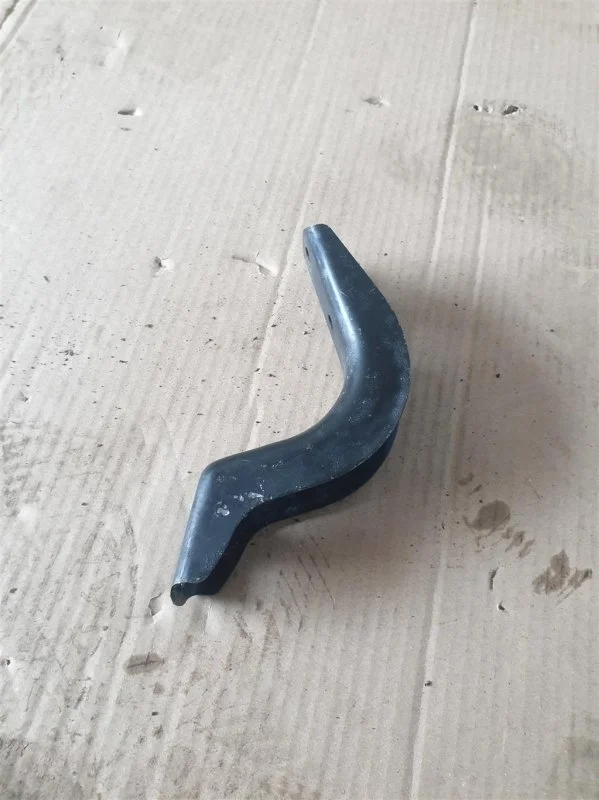 Кронштейн подножки TOYOTA LAND CRUISER 200 5179760120